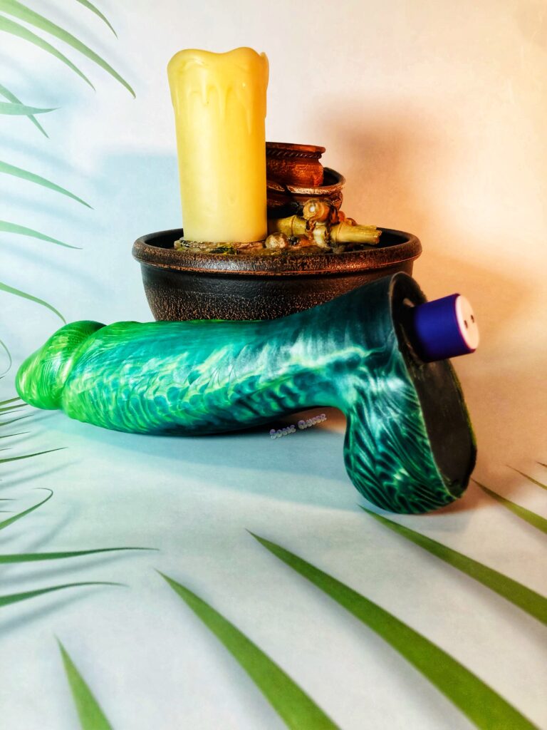 Fascinos dildo from Uberrime. A silicone dildo in shades of green, blue and black.