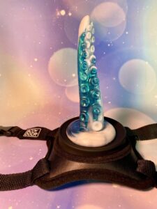 Thalia tentacle suctioned to the body dock thigh harness. 